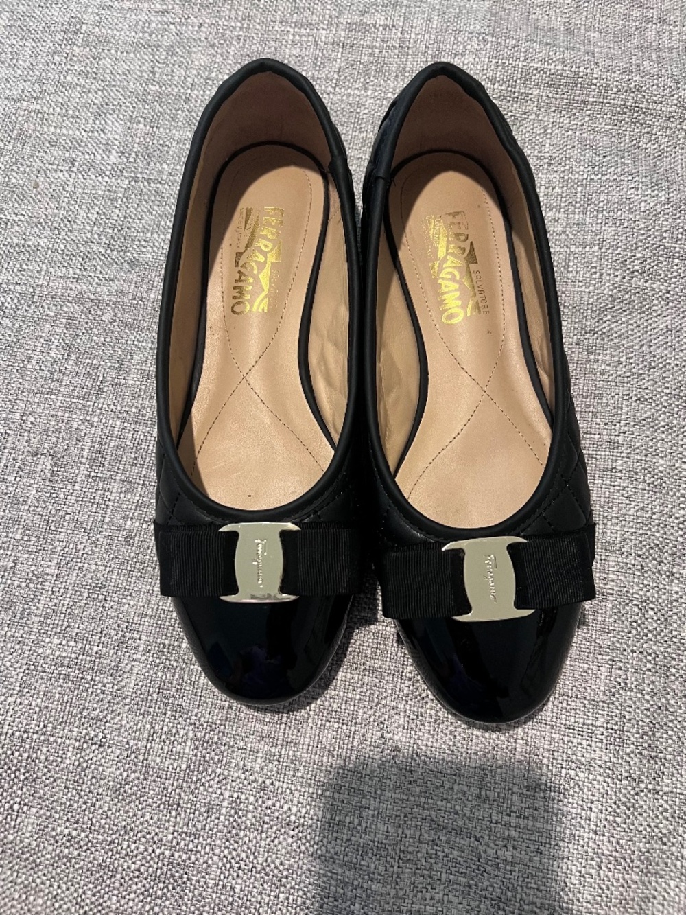 Salvatore Ferragamo Vara Bow Flats Black Patent Leather Quilted Size 9D